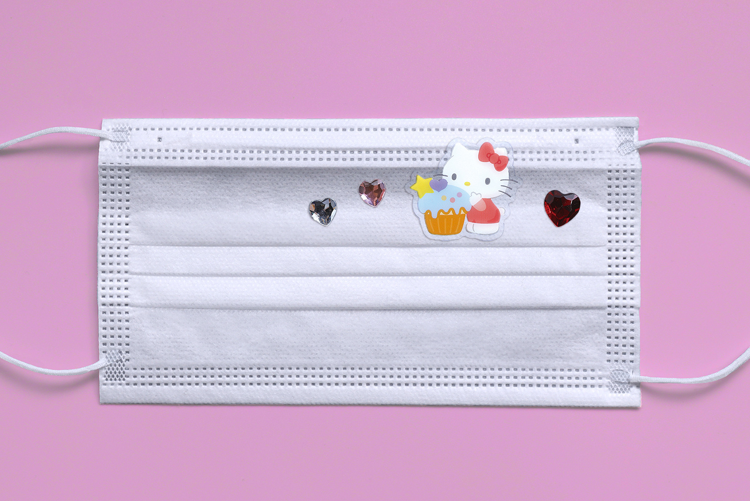 フェイスシールをマスクに貼って楽しもう