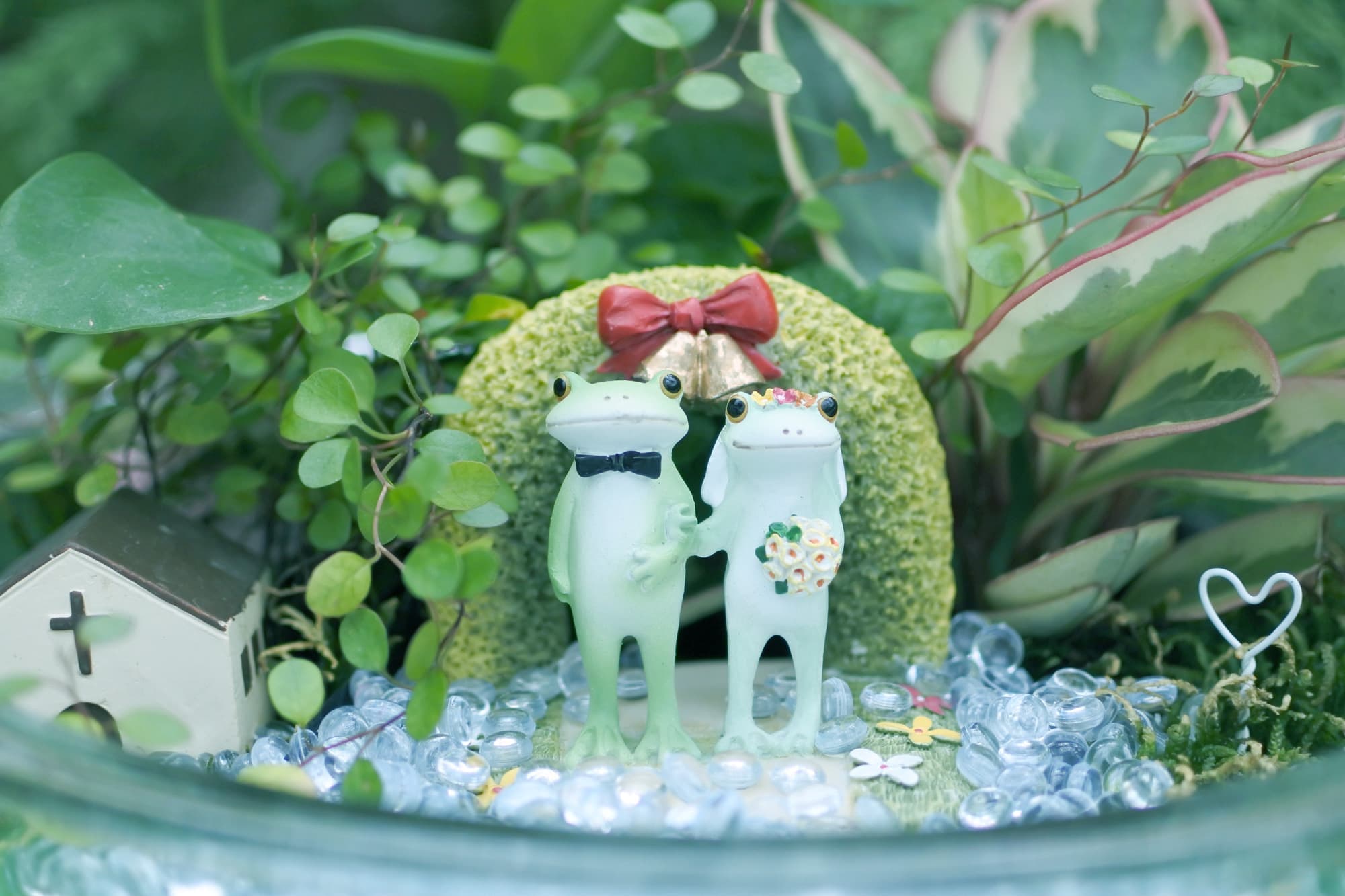 カエルの人形の結婚式