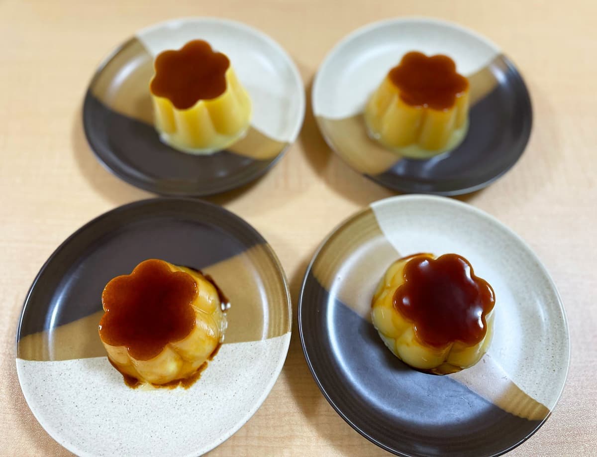 美味しそうなプリンの画像